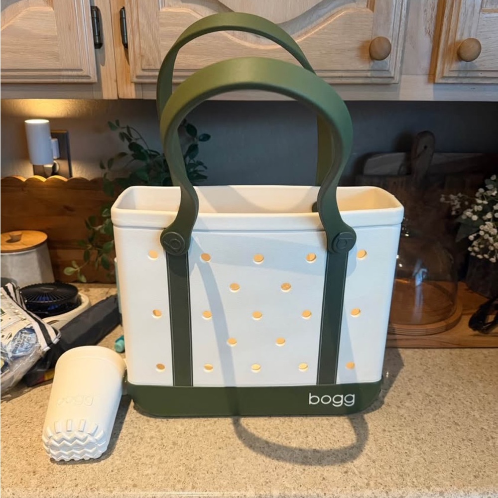 BOGG BAG Olive Green and Cream Tote
